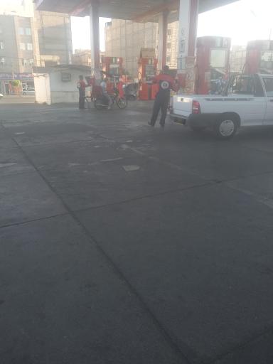 عکس پمپ بنزین مارلیک