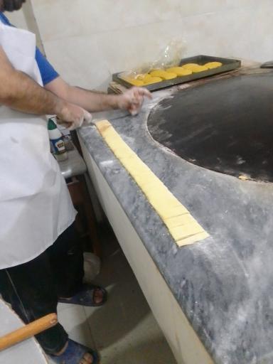 عکس کارگاه نان برنجی و کاک حمیدسالاری