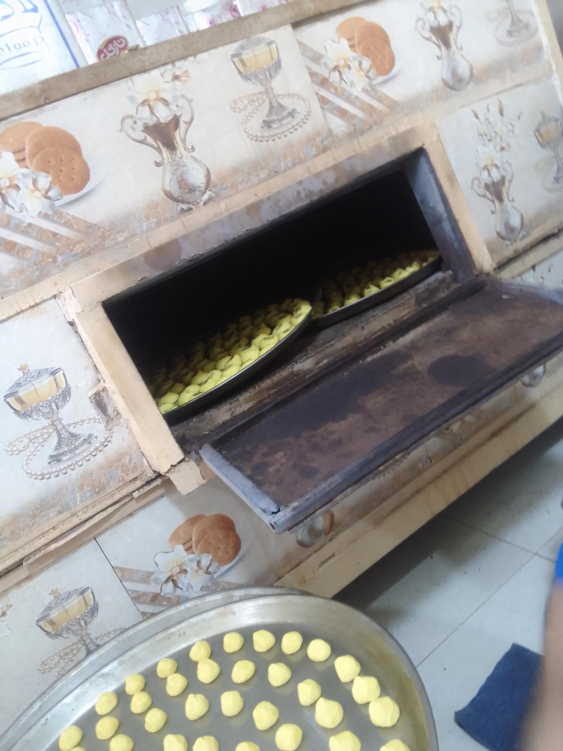 عکس کارگاه نان برنجی و کاک حمیدسالاری