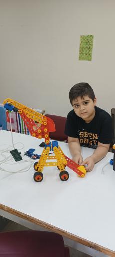 عکس آموزشگاه فنی حرفه‌ای رباتیک آريانا