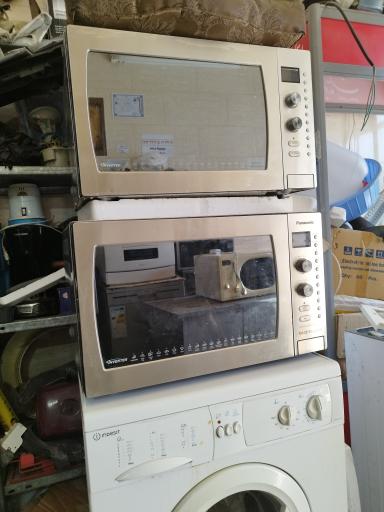 عکس تعمیر ماکروفر و ماکرویو و برد الکترونیکی لوازم‌خانگی