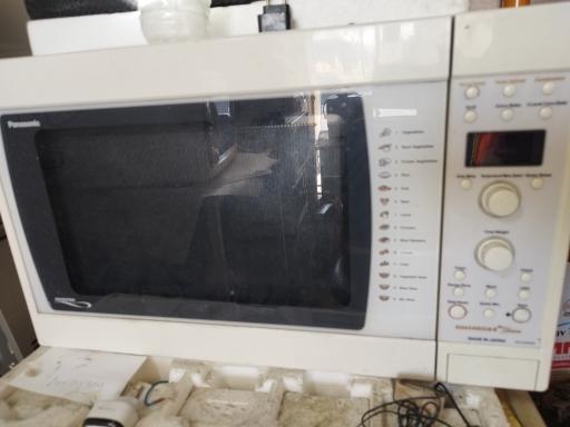 عکس تعمیر ماکروفر و ماکرویو و برد الکترونیکی لوازم‌خانگی