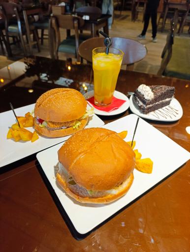 عکس کافه رستوران پاسیو