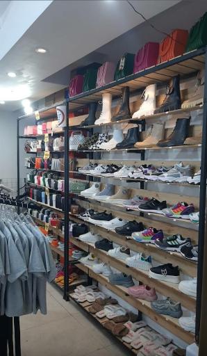 عکس کفش و پوشاک وستاکو