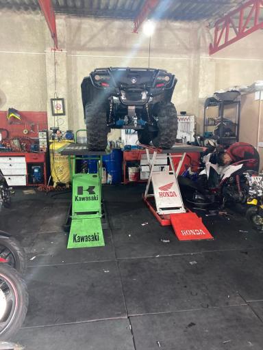 عکس خدمات پس از فروش و تعمیرگاه کویرموتور