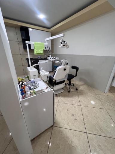 عکس کلینیک دندانپزشکی فروردین