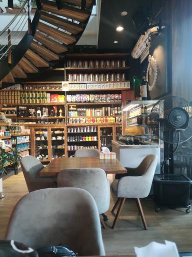 عکس کافه رستوران پاییز ۸۱