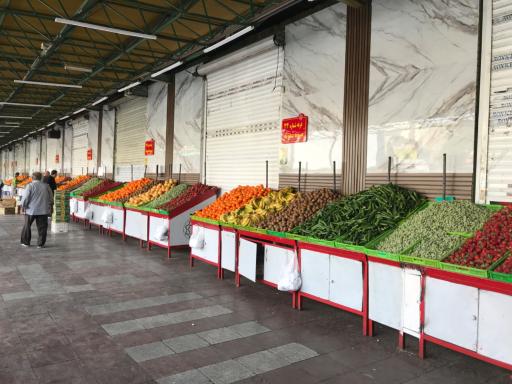 عکس میدان میوه و تره بار صادقیه