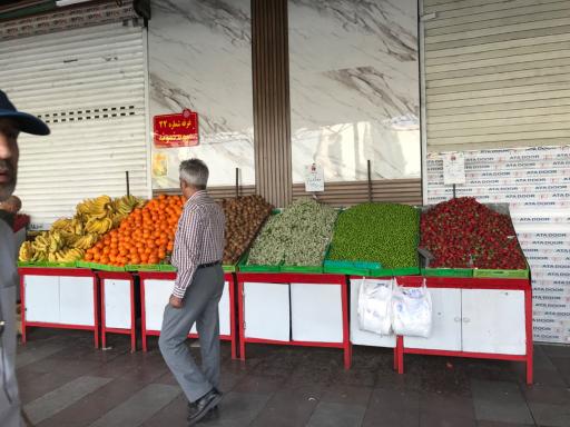 عکس میدان میوه و تره بار صادقیه