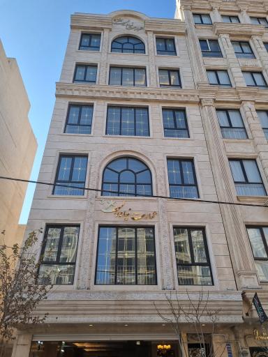 عکس عمارت نیاوران ۳