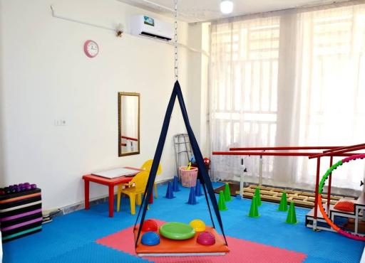 عکس کلینیک کاردرمانی و گفتاردرمانی حق جو