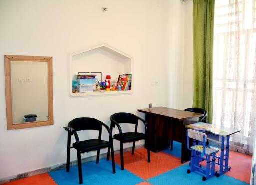 عکس کلینیک کاردرمانی و گفتاردرمانی حق جو