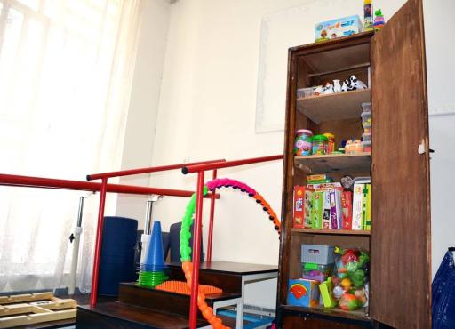 عکس کلینیک کاردرمانی و گفتاردرمانی حق جو