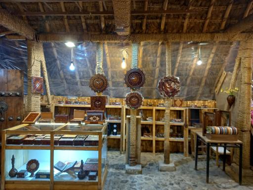 عکس صنایع دستی معرق چرم شاهین