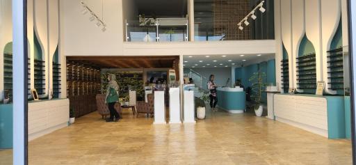 عکس مرکز چشم پزشکی و عینک هشت