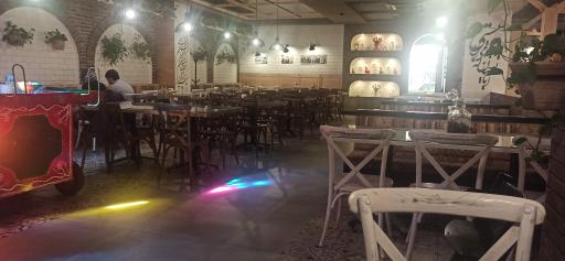 عکس رستوران عمارت وکیل