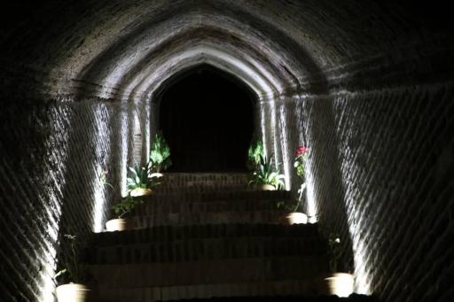 عکس سفره خانه سنتی آب انبار پاچنار