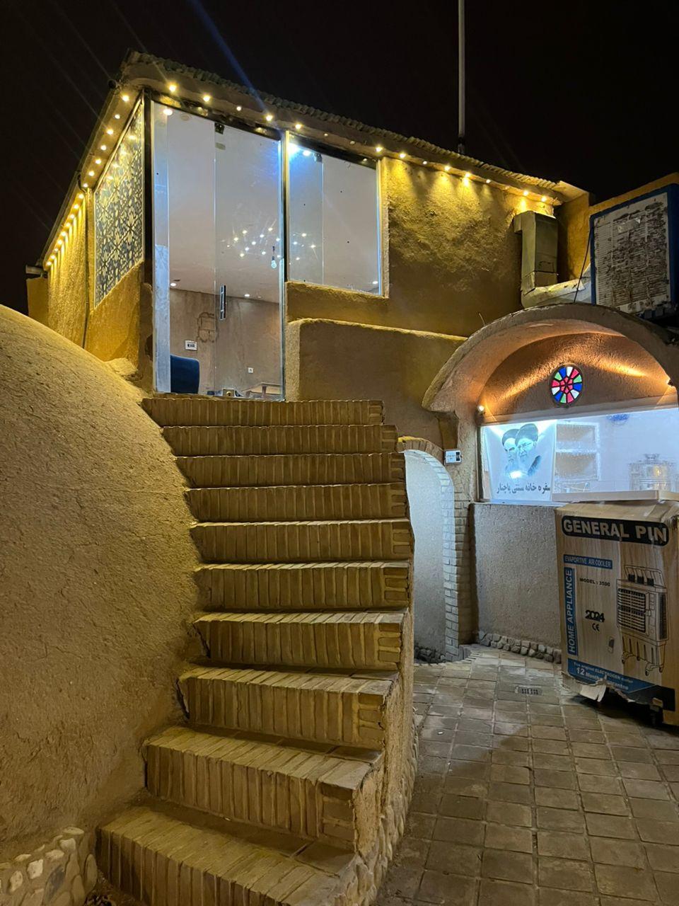 عکس سفره خانه سنتی آب انبار پاچنار