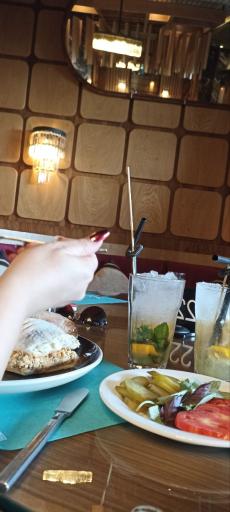 رستوران عمارت وکیل