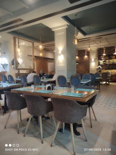 عکس رستوران عمارت وکیل