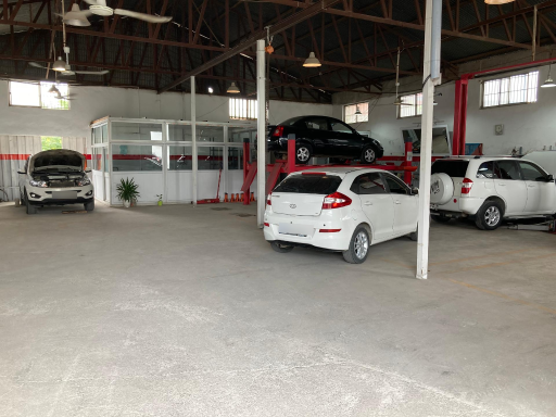 عکس گروه خودرویی علیزاده