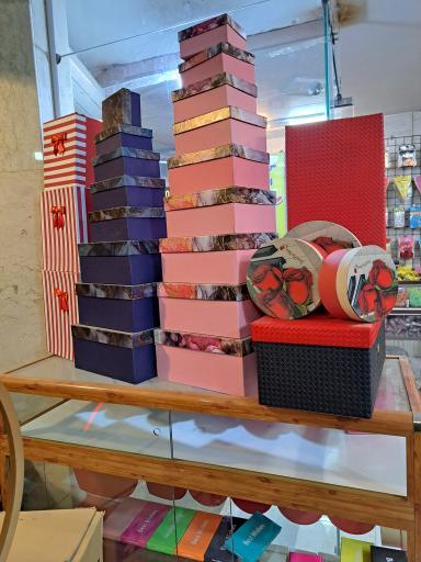 عکس فروشگاه لوازم جشن تولد و آتشبازی عسگری