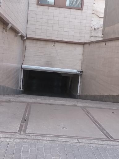 عکس پارکینگ عمومی امین