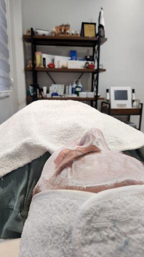 عکس مرکز فیشیال و آموزش پاکسازی پوست ملیکا