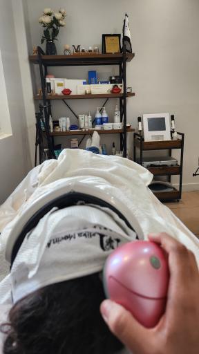 عکس مرکز فیشیال و آموزش پاکسازی پوست ملیکا