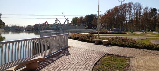 عکس دریاچه پارک ارم