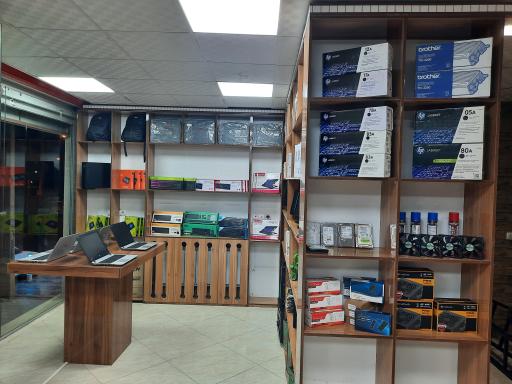 عکس فروشگاه کامپیوتر رابوسان