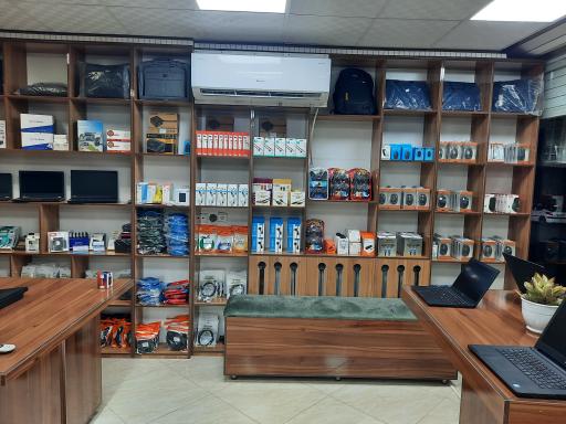 عکس فروشگاه کامپیوتر رابوسان