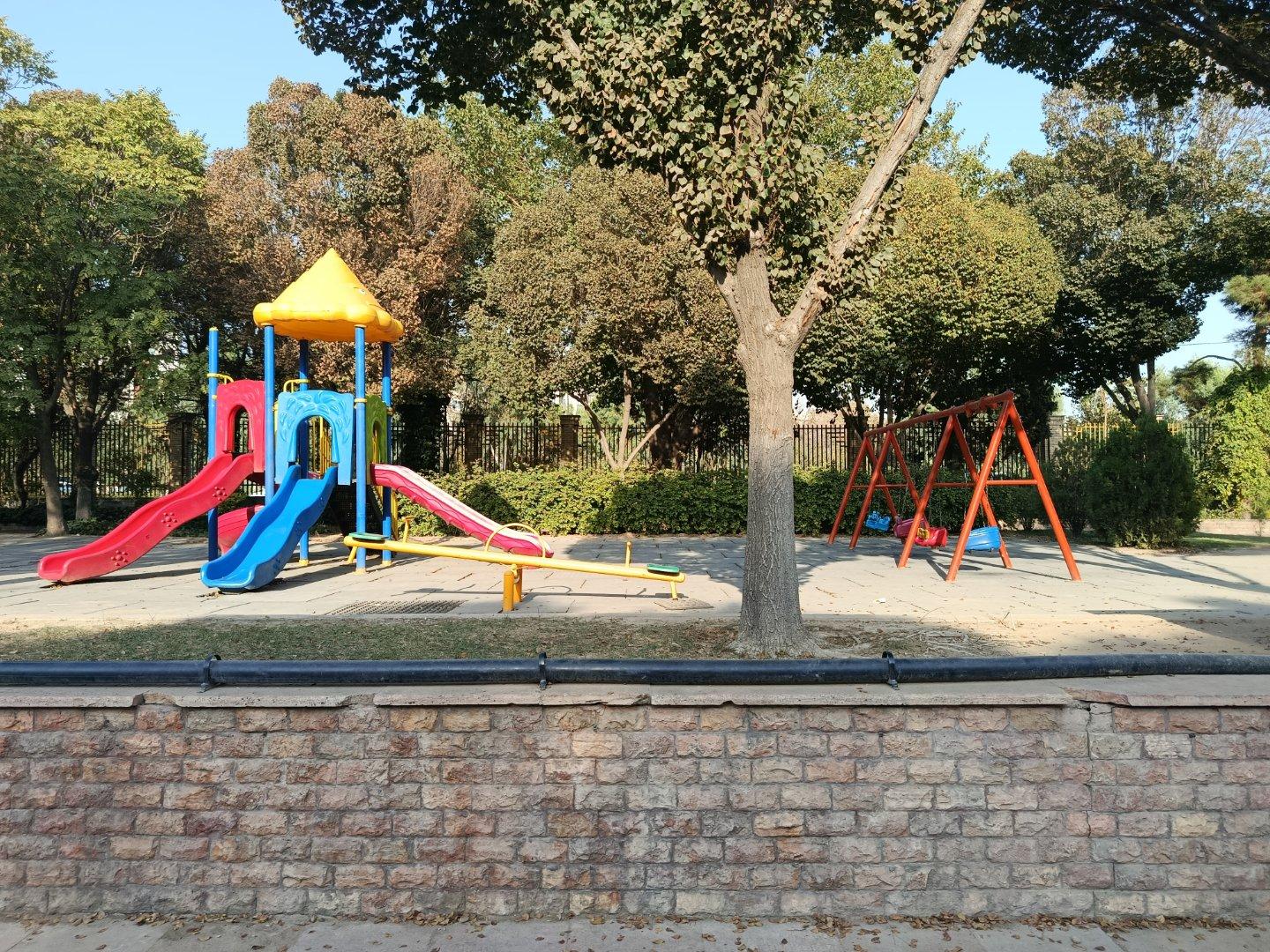 عکس زمین بازی کودکان