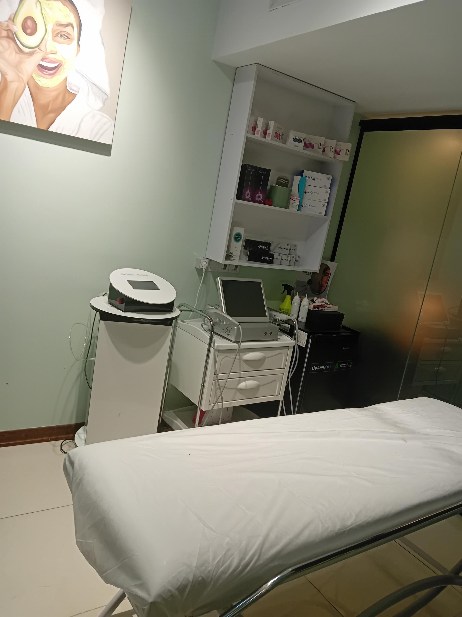 عکس کلینیک پوست و مو راز