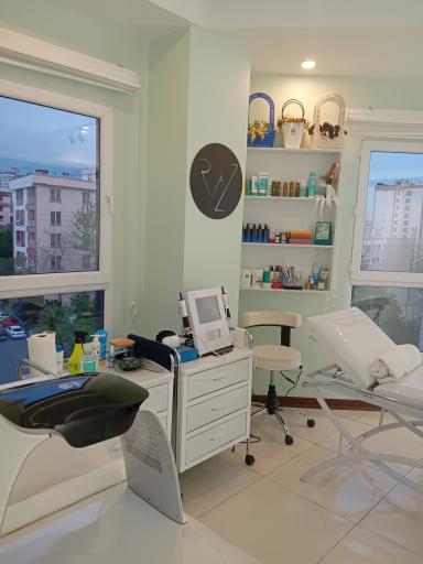 عکس کلینیک پوست و مو راز