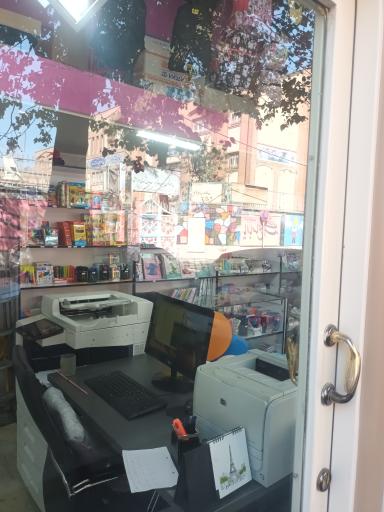 عکس کافی نت و لوازم تحریر دانش