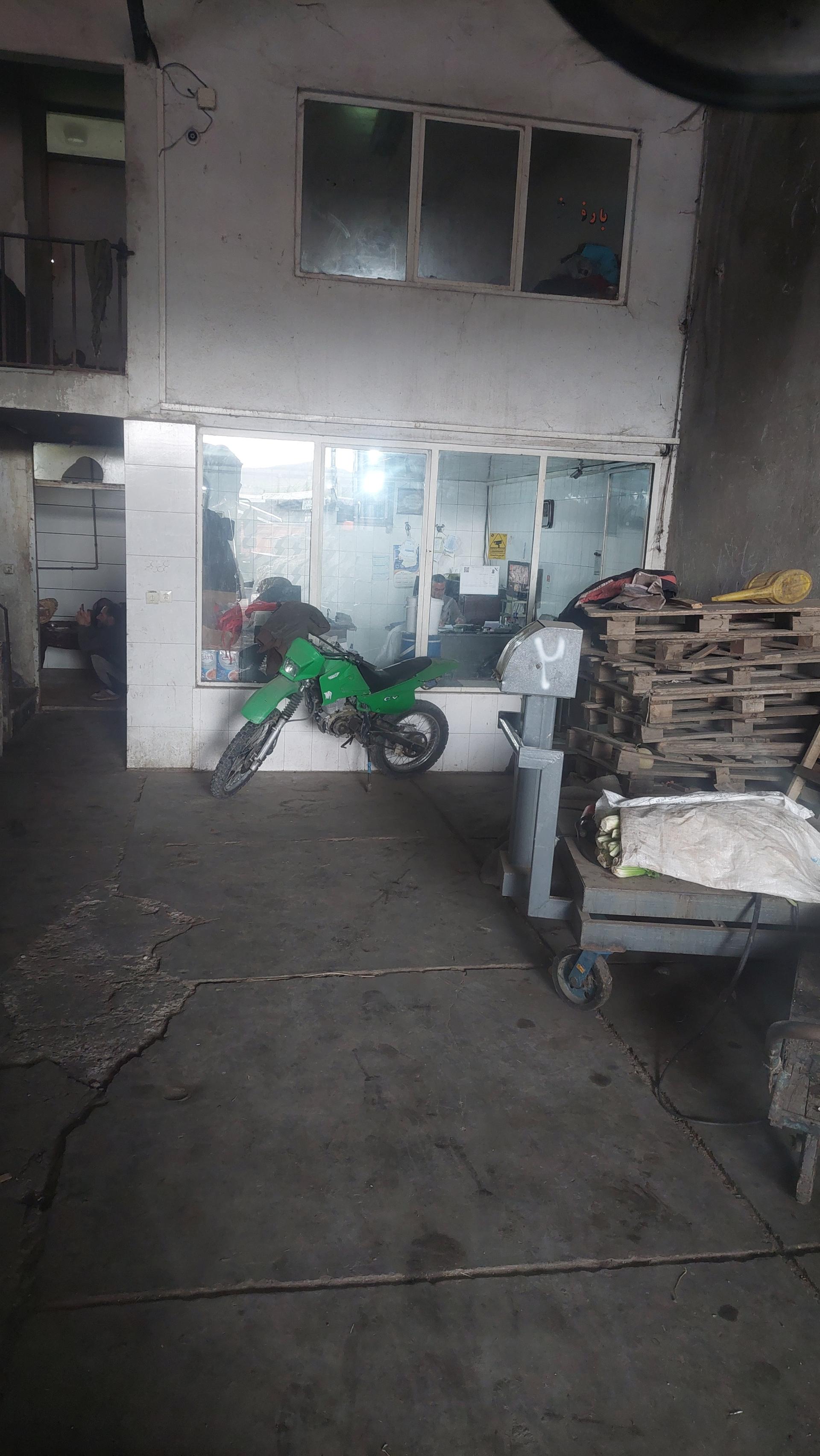 عکس بار فروشی حاج محمد باقری (حجره ۲)