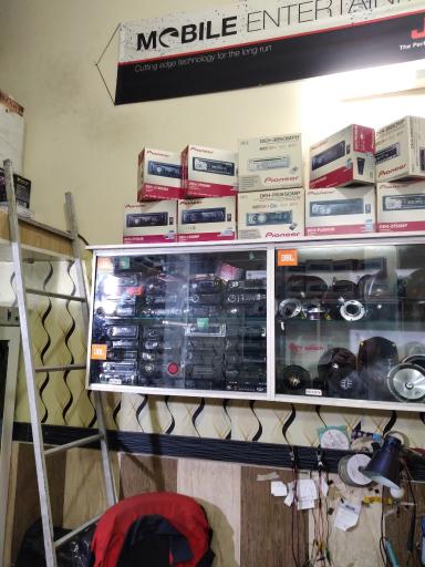 عکس نگهبان سیستم نصب دزدگیر و جی پی اس و گلیه تجهیزات مرتبط با خودرو حسین خدادادی