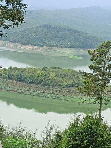 عکس دریاچه لفور