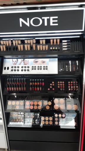 عکس آرایشی و بهداشتی چشم آبی