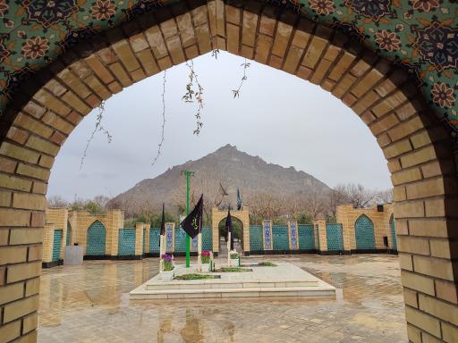 عکس مزار شهدای گمنام دانشگاه صنعتی اصفهان