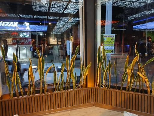 رستوران و غذای بیرون بر چیدا