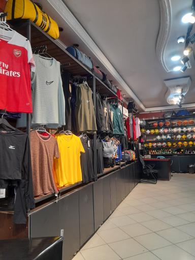 عکس فروشگاه ورزشی توپ و تور