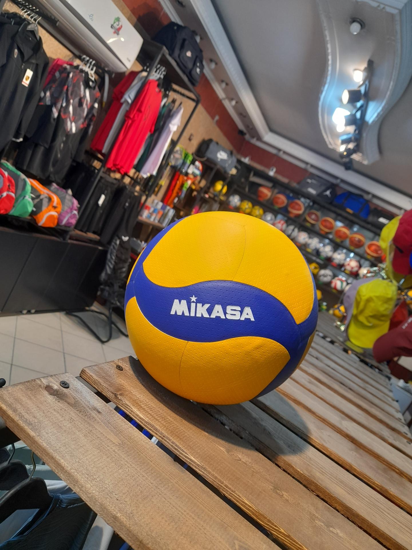 عکس فروشگاه ورزشی توپ و تور