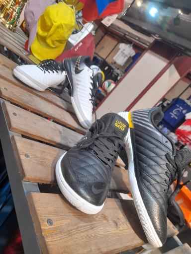 عکس فروشگاه ورزشی توپ و تور