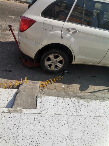 عکس فروش لاستیک و تنظیم باد