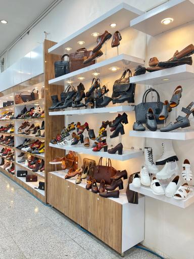 عکس فروشگاه کیف و کفش چرم راک