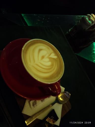 عکس کافه رستوران هیچ