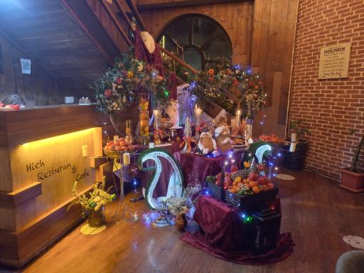 عکس کافه رستوران هیچ