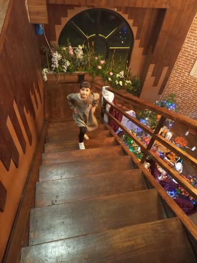 عکس کافه رستوران هیچ